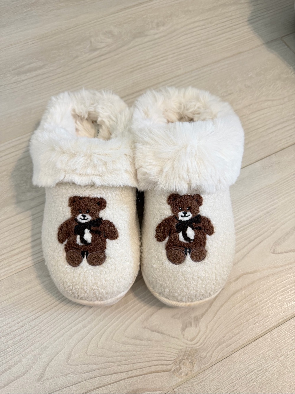 American Eagle Outfitters Cream Plush Teddy Cuff Slippers